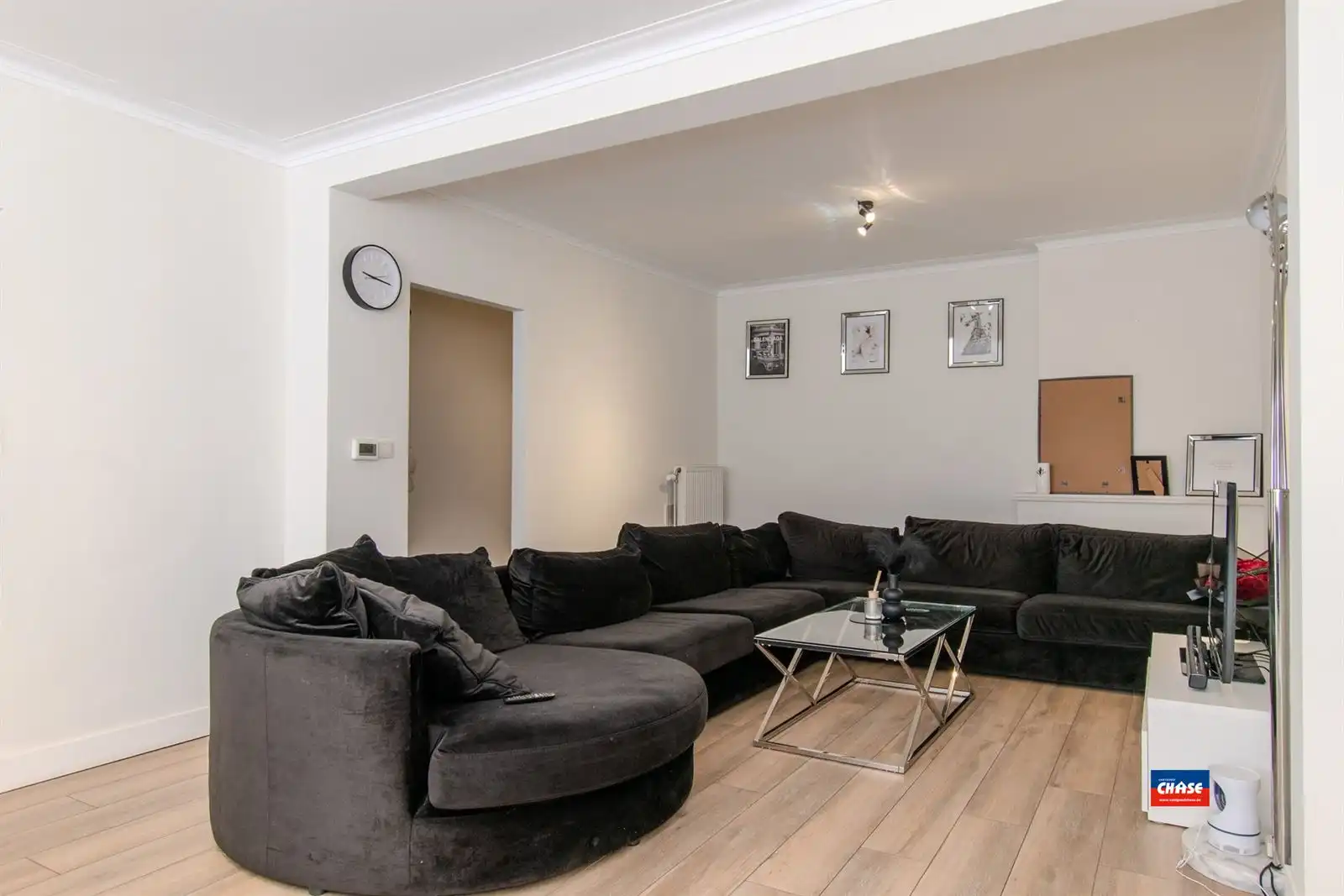 Knap gerenovereerd appartement met 2 slaapkamers en garagebox foto 5