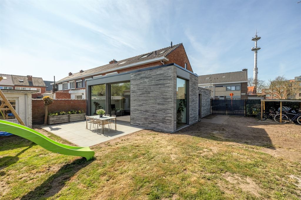 Instapklare woning met garage en gezellige tuin foto 24