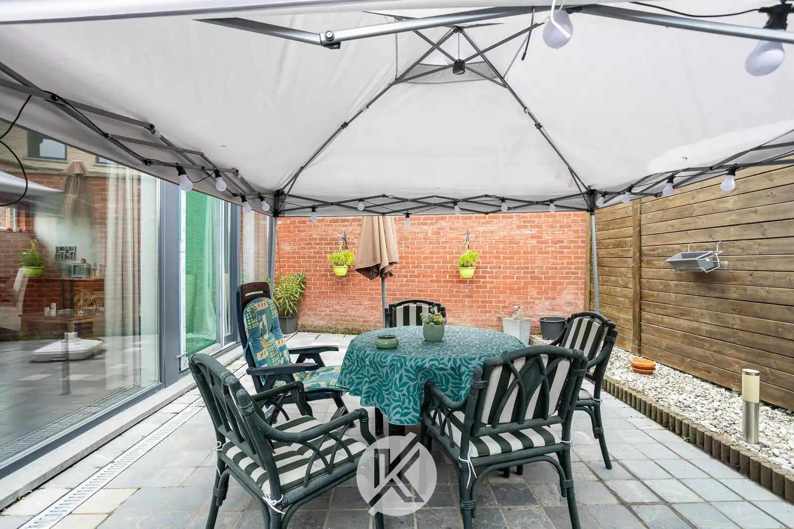 Moderne gezinswoning met aparte garage foto 21