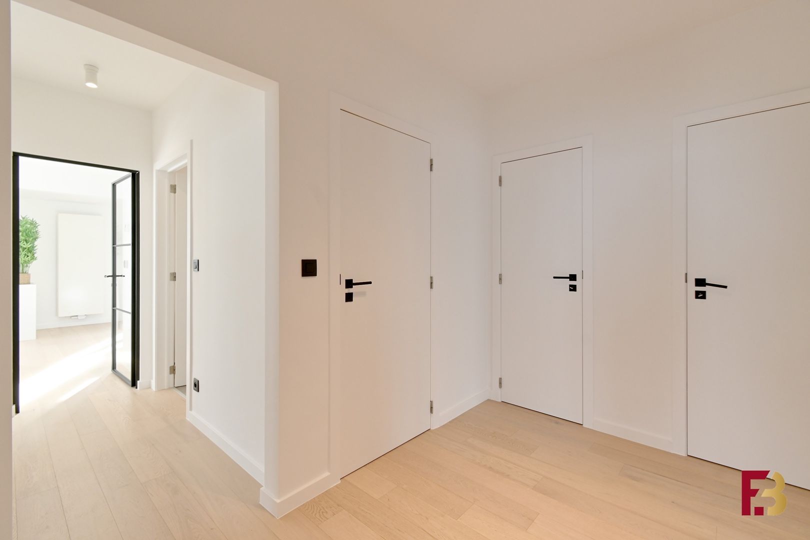 Gelijkvloersappartement met tuin en twee garages in hartje Zwijnaarde foto 8