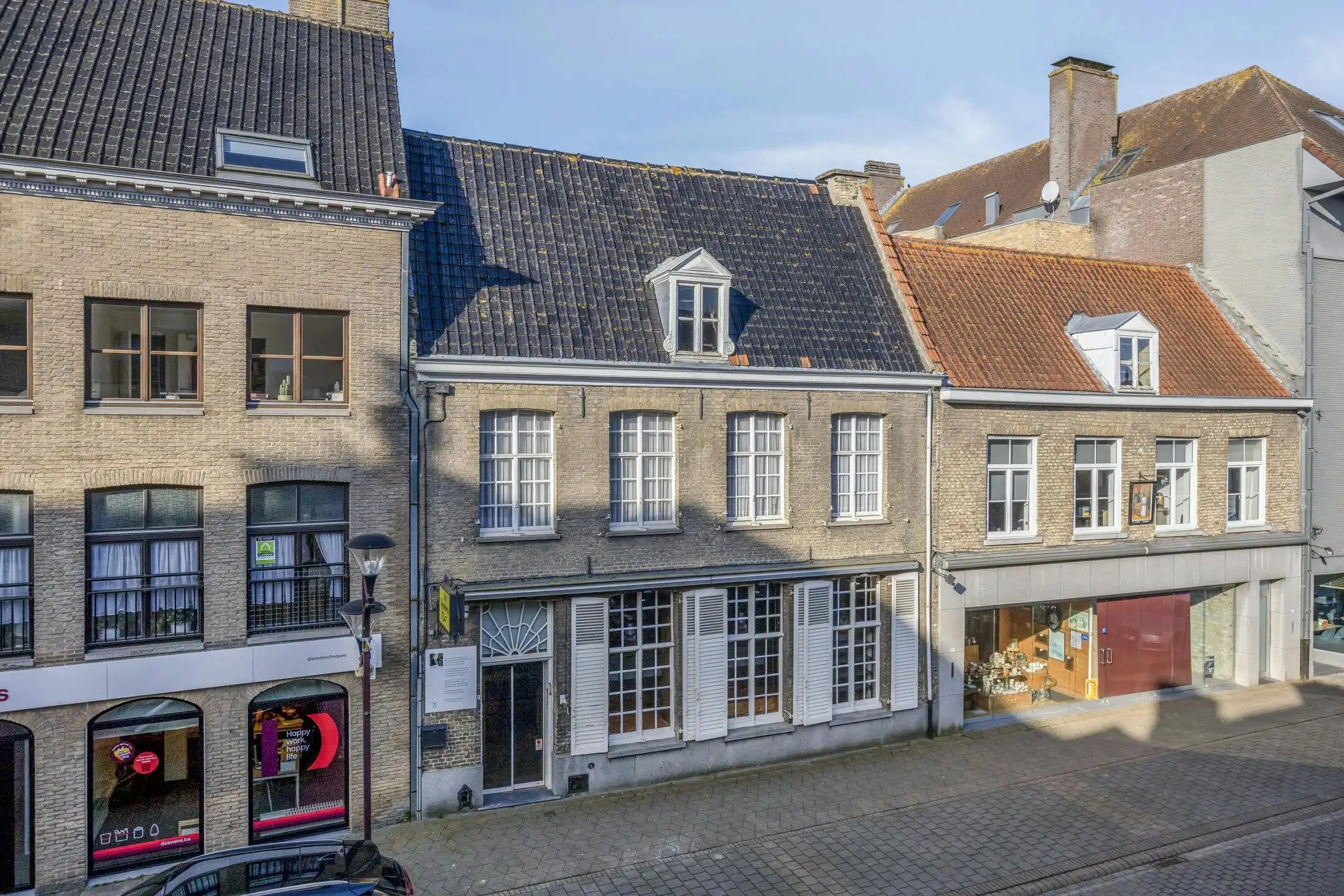 Handelspand met woning in centrum Veurne. foto 11