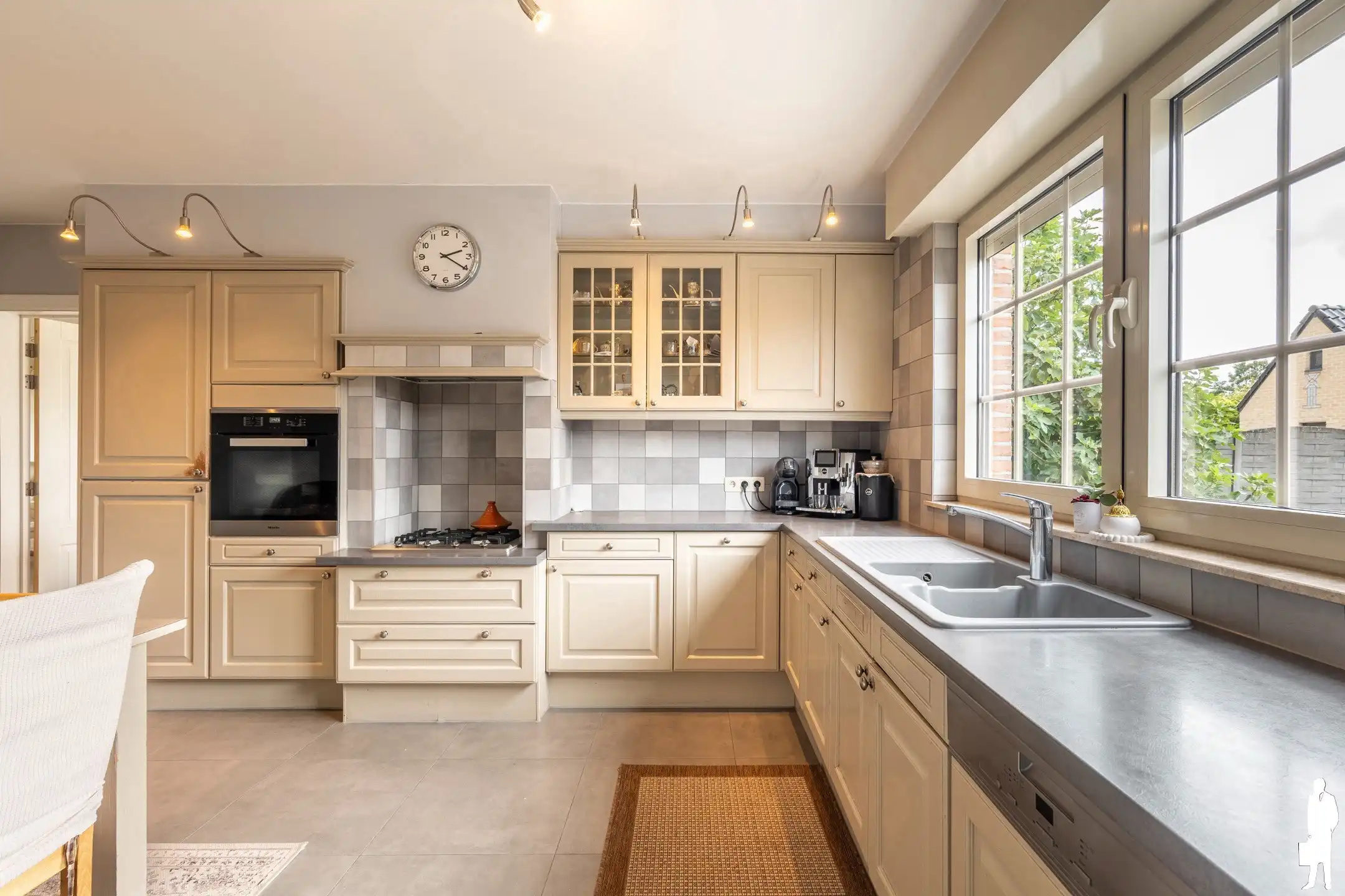 Ruime woning met 6 slpks. en grote kelder nabij Nederland foto 4