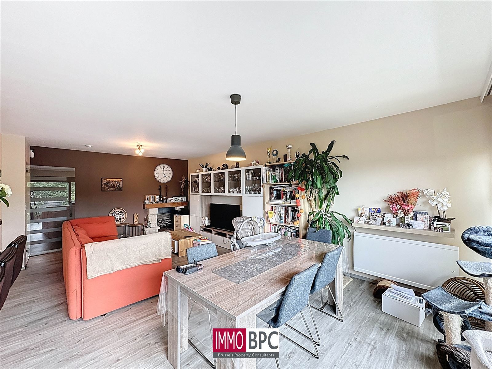 Licht en modern appartement met terras en 2 slpks foto 3