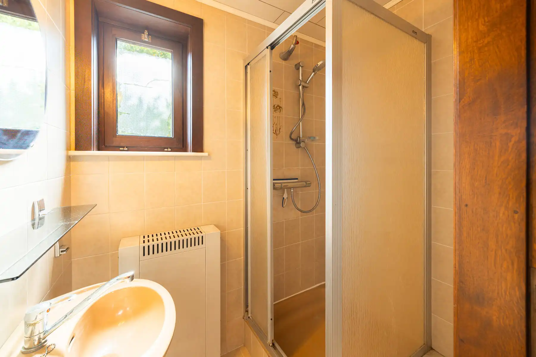 Verrassend ruime halfopen woning met omheinde tuin foto 25