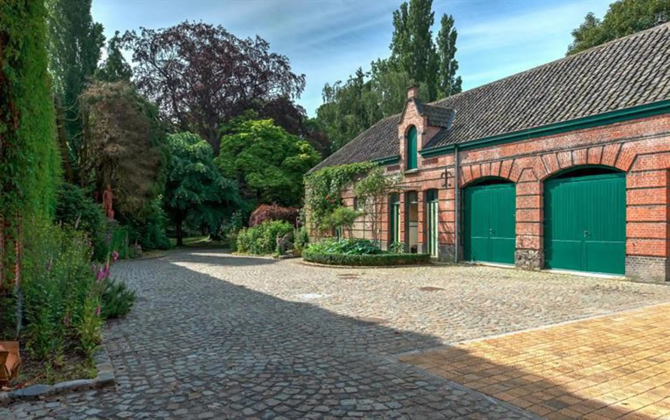 Imposante neoclassicistische herenwoning met 7 slpk., 2 badk. op 59 are 51 ca foto 27