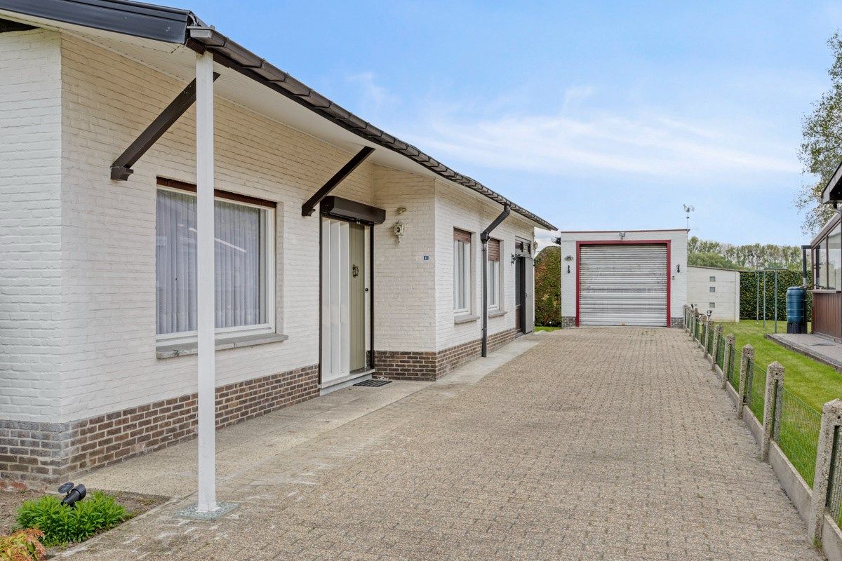 Ruime gelijkvloerse woning met zeer grote garage en leuke tuin te Tongeren  foto 3