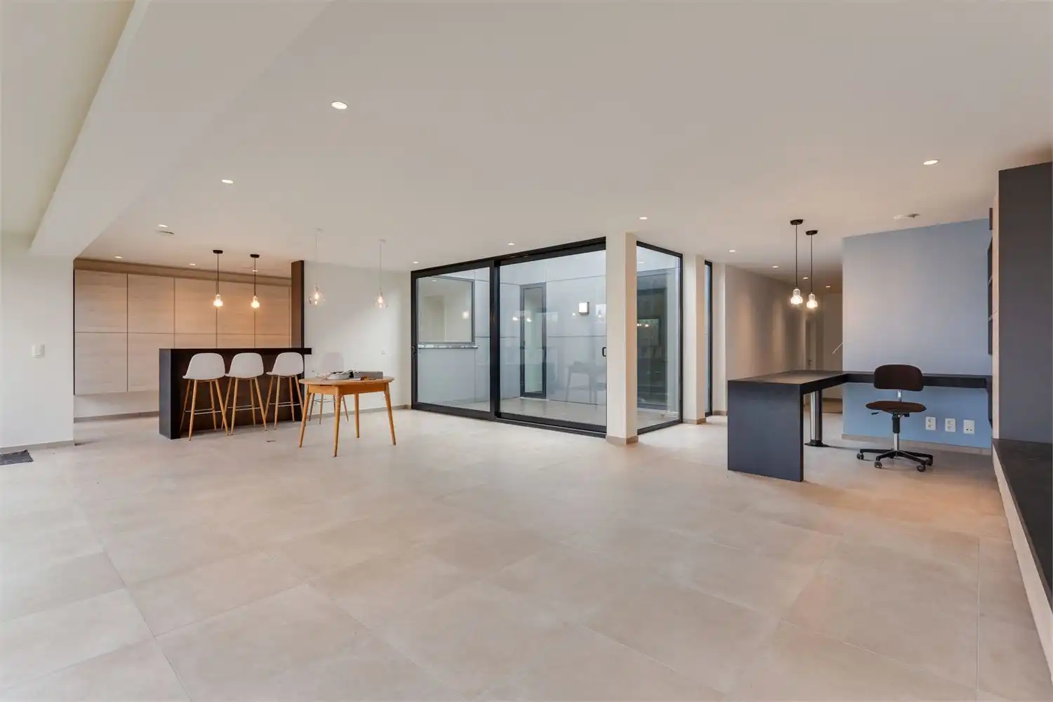 EXCLUSIEVE LOFT MET ZEER RUIME TUIN, CENTRUM SCHERPENHEUVEL! foto {{pictureIndex}}