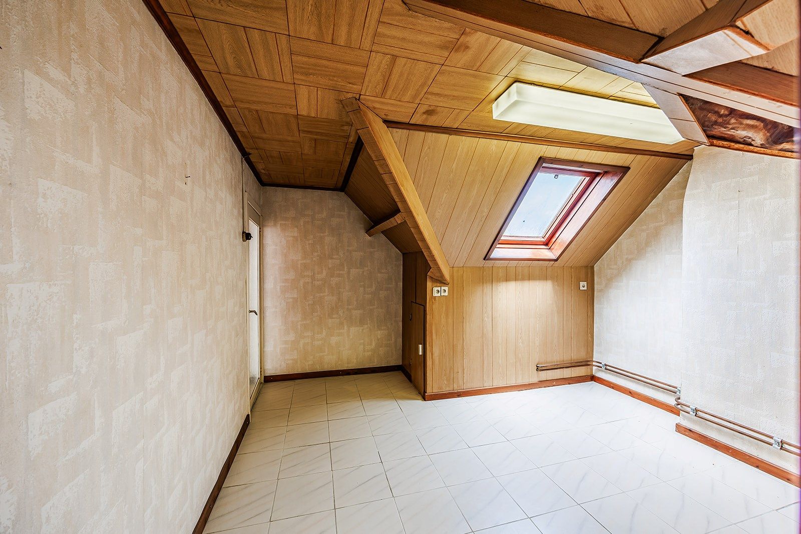 Ruime gezinswoning met 5 slpk en garage foto 17