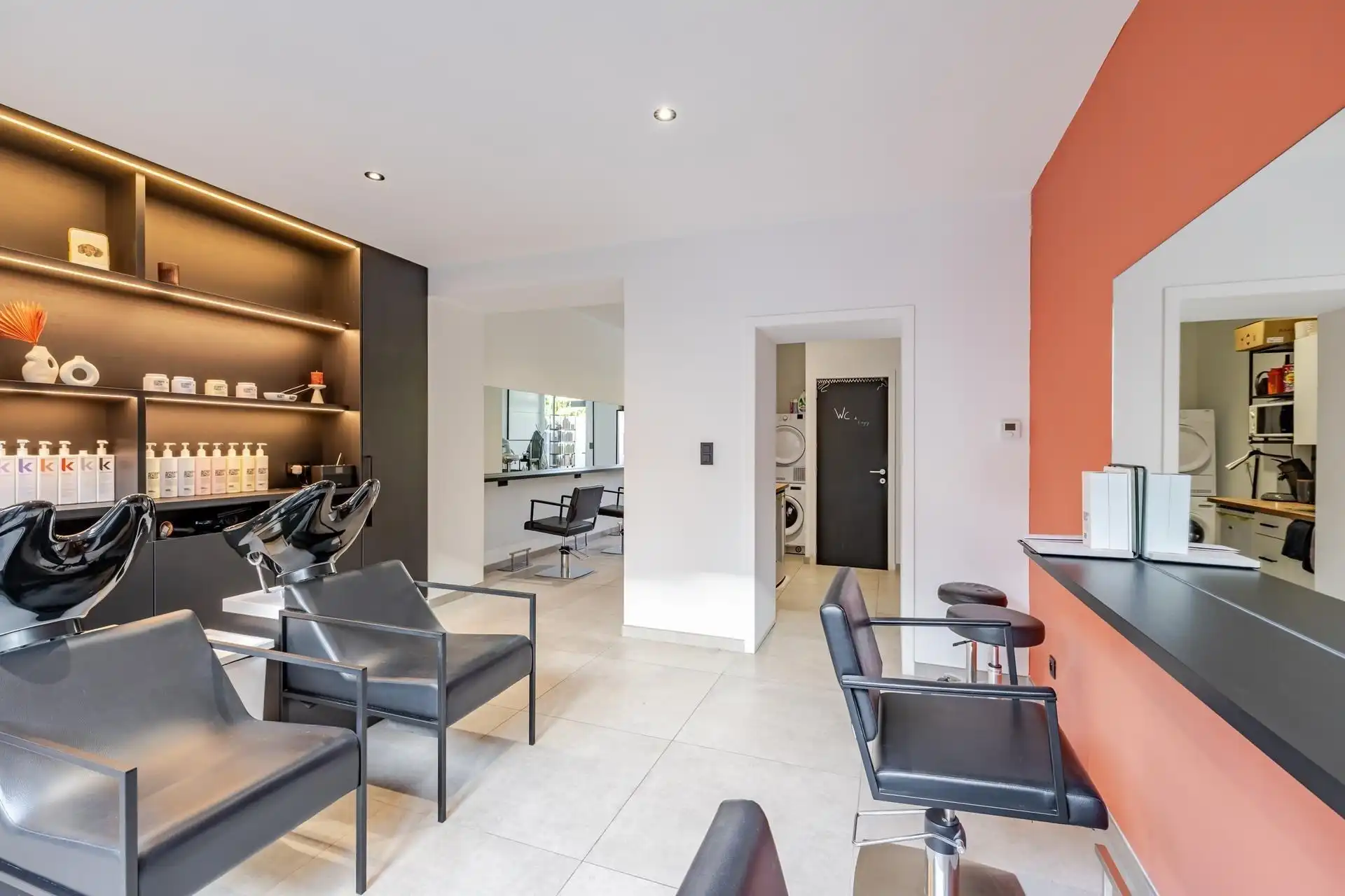 Stijlvol handelspand met kwalitatieve afwerking en charmant appartement met terras foto 14