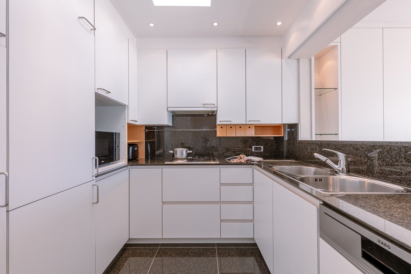 Instapklare penthouse op een topligging met zijdelings zeezicht en gelegen vlakbij het iconische Driehoeksplein. foto 7
