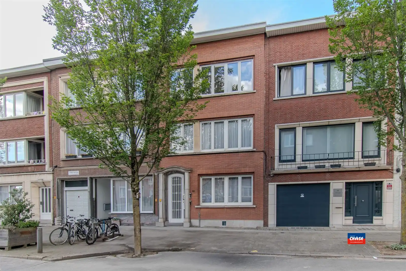 Sfeervol gerenoveerd gelijkvloers appartement met mooie tuin foto 23