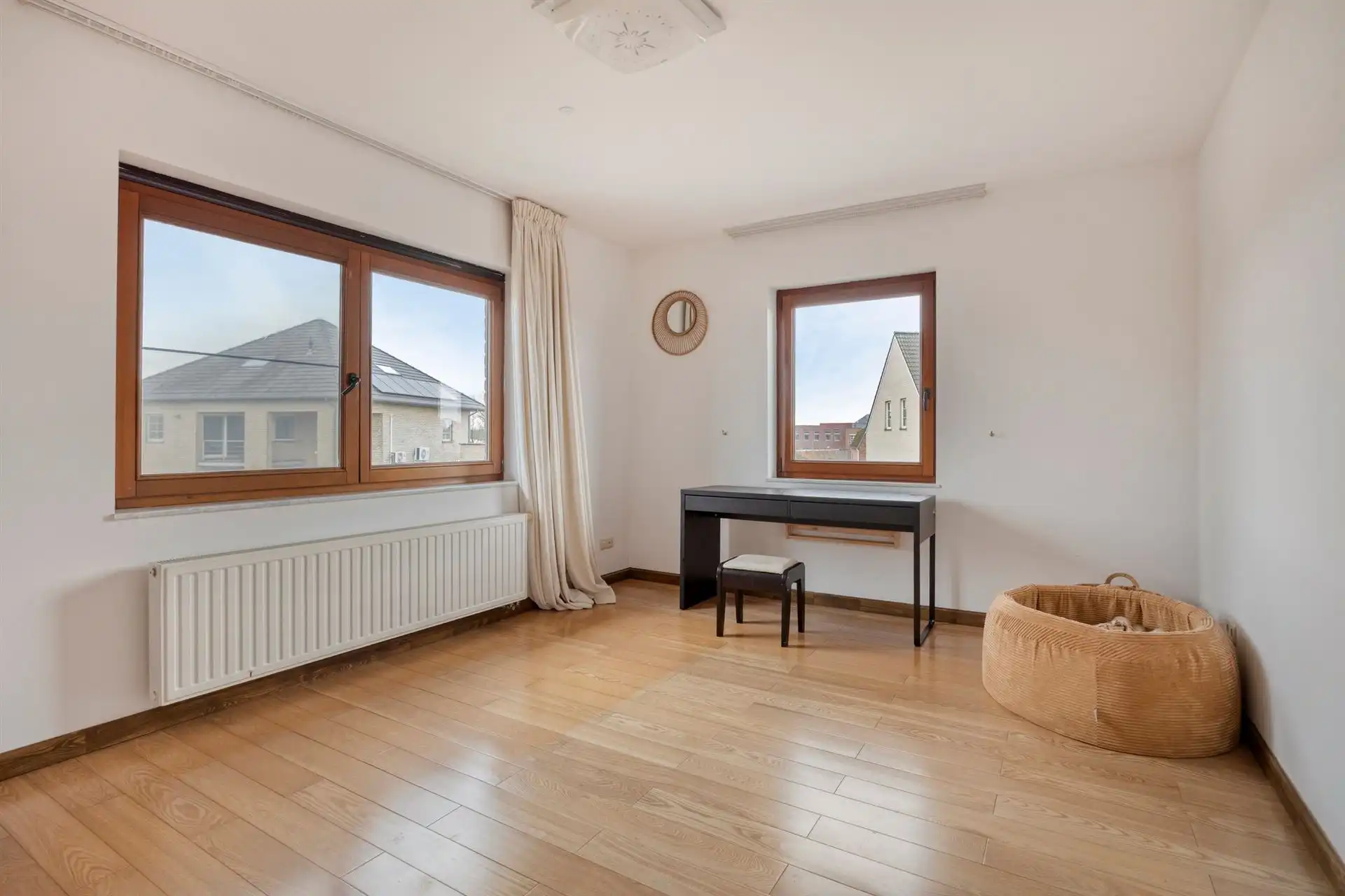 Energiezuinige en ruime villa (322m²) met 6 slaapkamers en 3 badkamers te Veldwezelt (Lanaken) foto 15