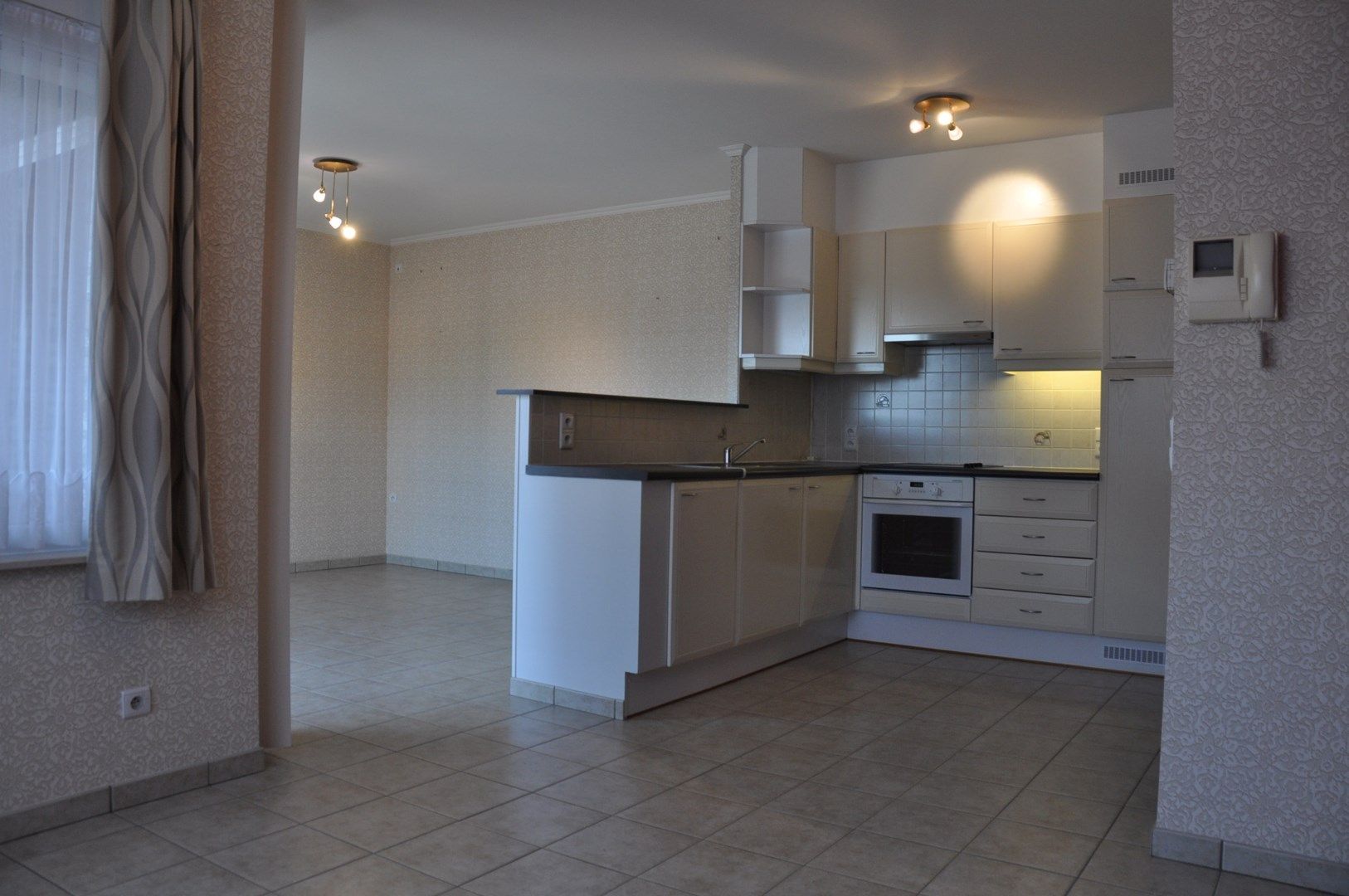 Verzorgd appartement met 2 slaapkamers in het centrum van Lendelede. foto 3