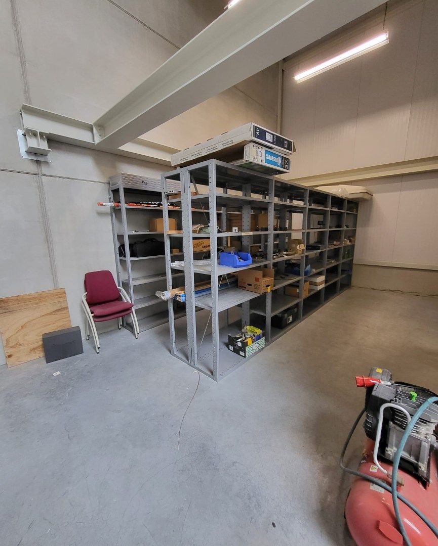 Hangar/loods met kantoor. foto 13
