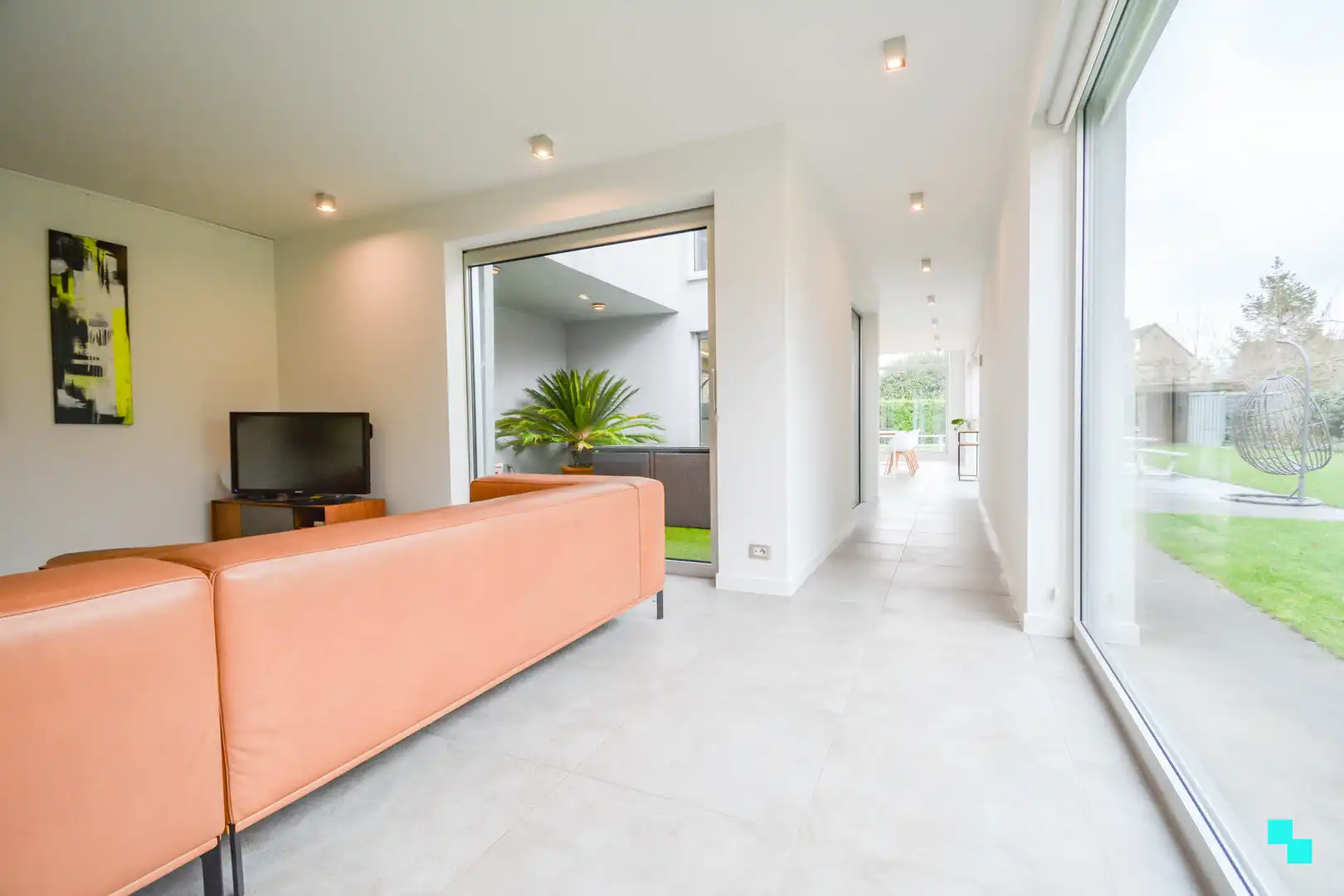 Bijzonder lichtrijke, moderne woning met zwembad te Izegem foto 11