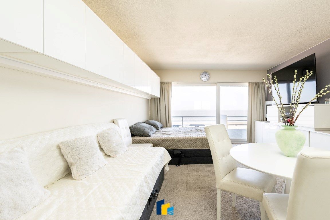 Prachtig vernieuwde studio met zeezicht op toplocatie foto 2
