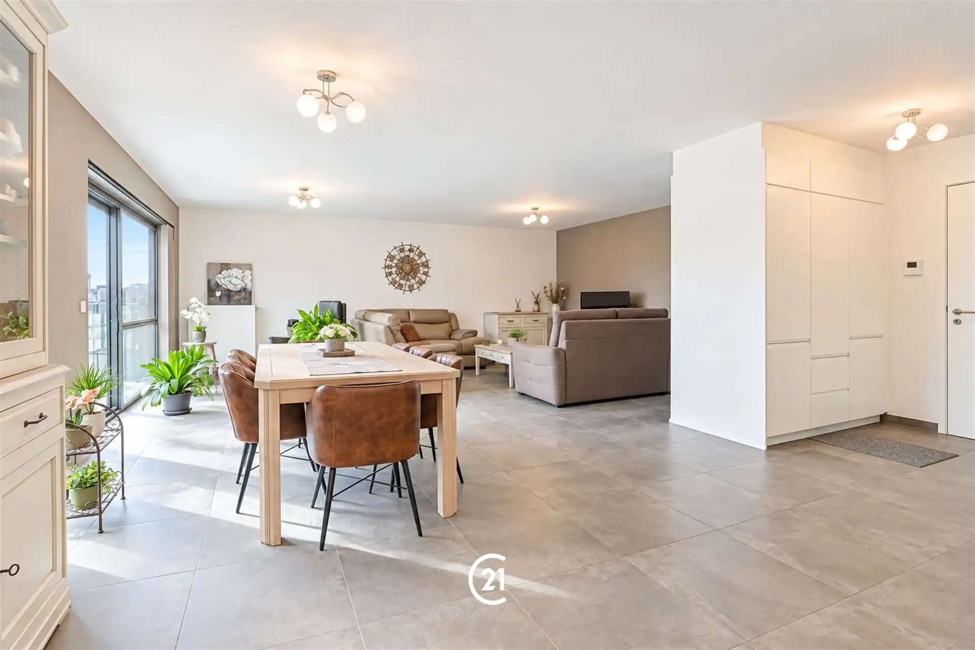 Energiezuinig wonen met terras & parking! foto {{pictureIndex}}