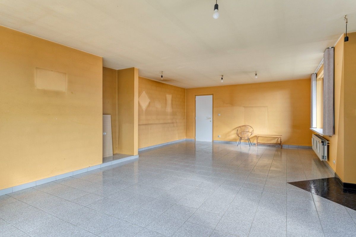 Ruime woning met praktijkruimte te Lendelede foto 2