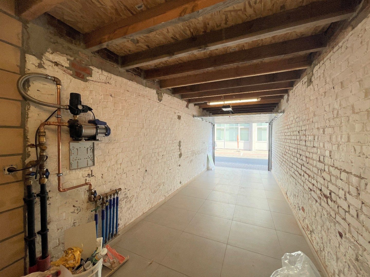 Gerenoveerde halfopen bebouwing met 3 slaapkamers en garage in centrum Roeselare  foto 13
