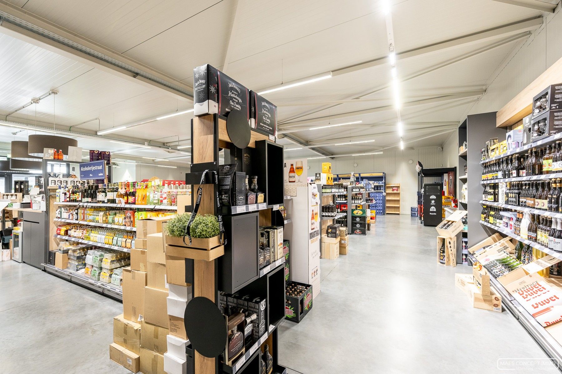 Magazijn te koop met villa, winkel en over te nemen handelsfonds foto 17