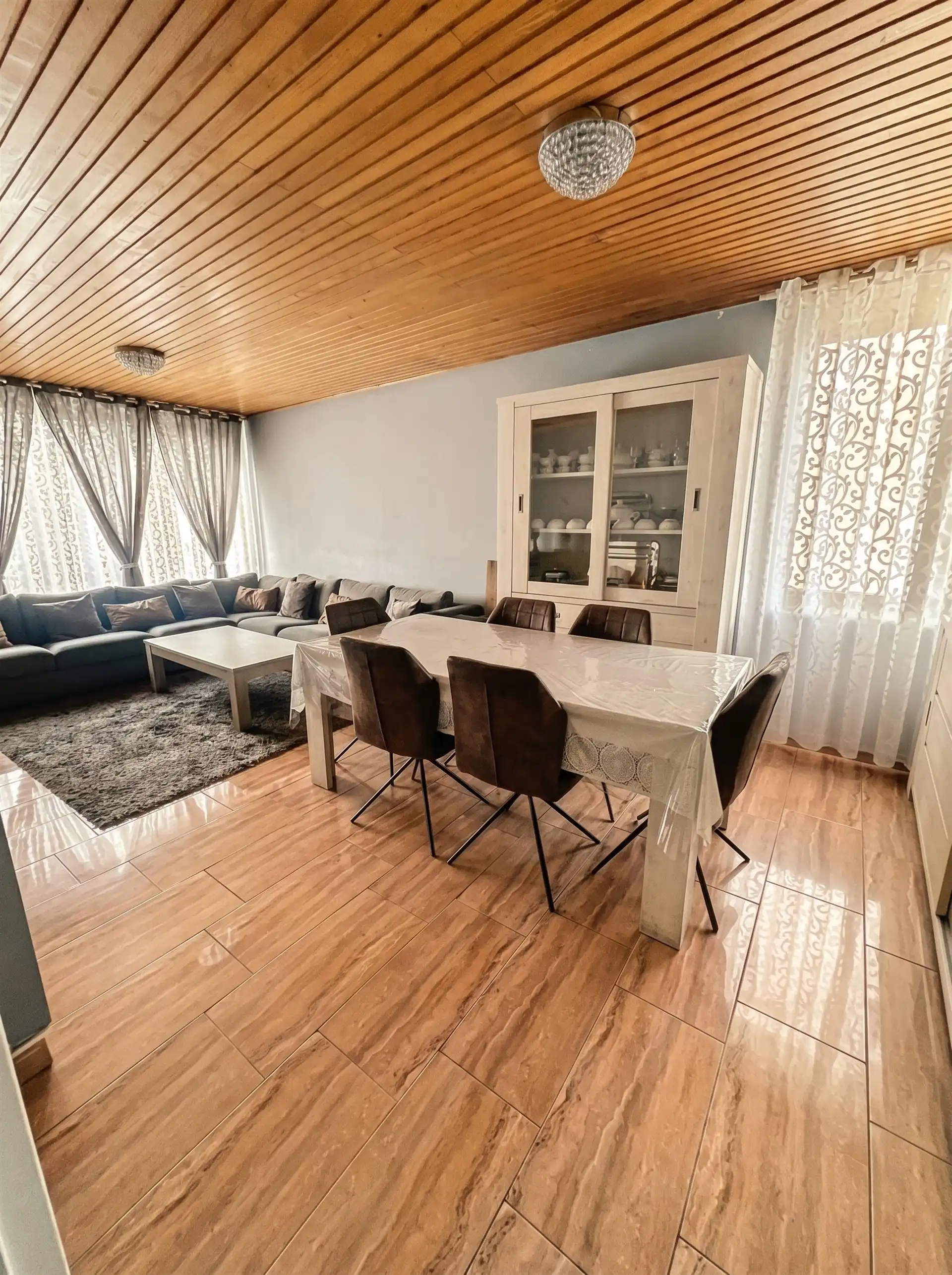Appartement met 3 slaapkamers te koop in Borgerhout ! foto 2