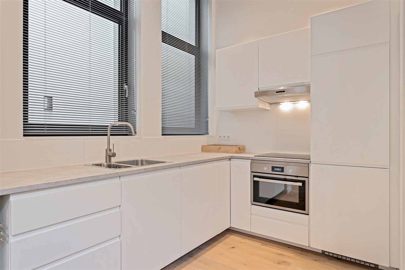 Volledig gemeubeld gelijkvloers 1 slaapkamer appartement met koer in"Stylish renovatieproject" foto 7