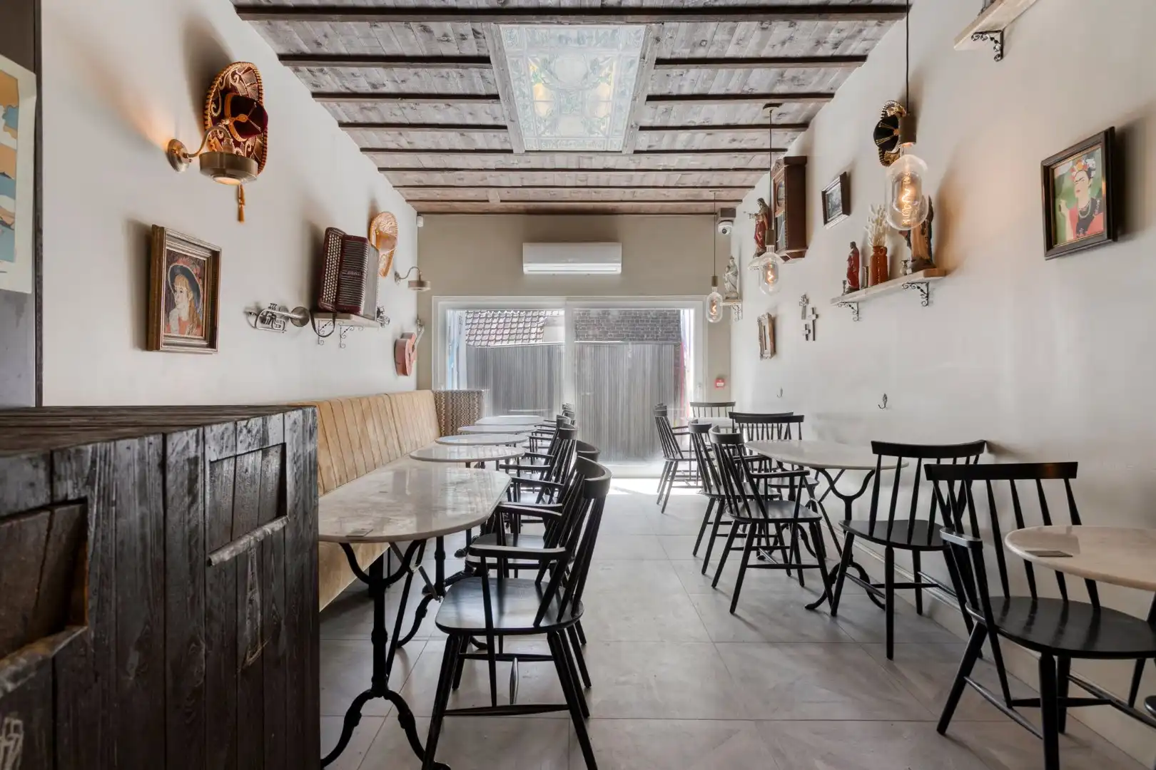 Instapklare handelszaak met appartement en gezellige binnenkoer foto 7