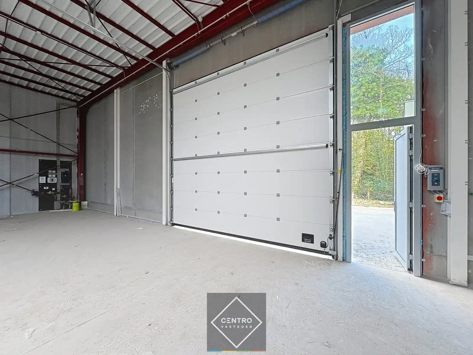 Unit van 749 m² (aangesloten op het WARMTENET) met 8 parkeerplaatsen op TOP-locatie te Kortrijk. foto 3