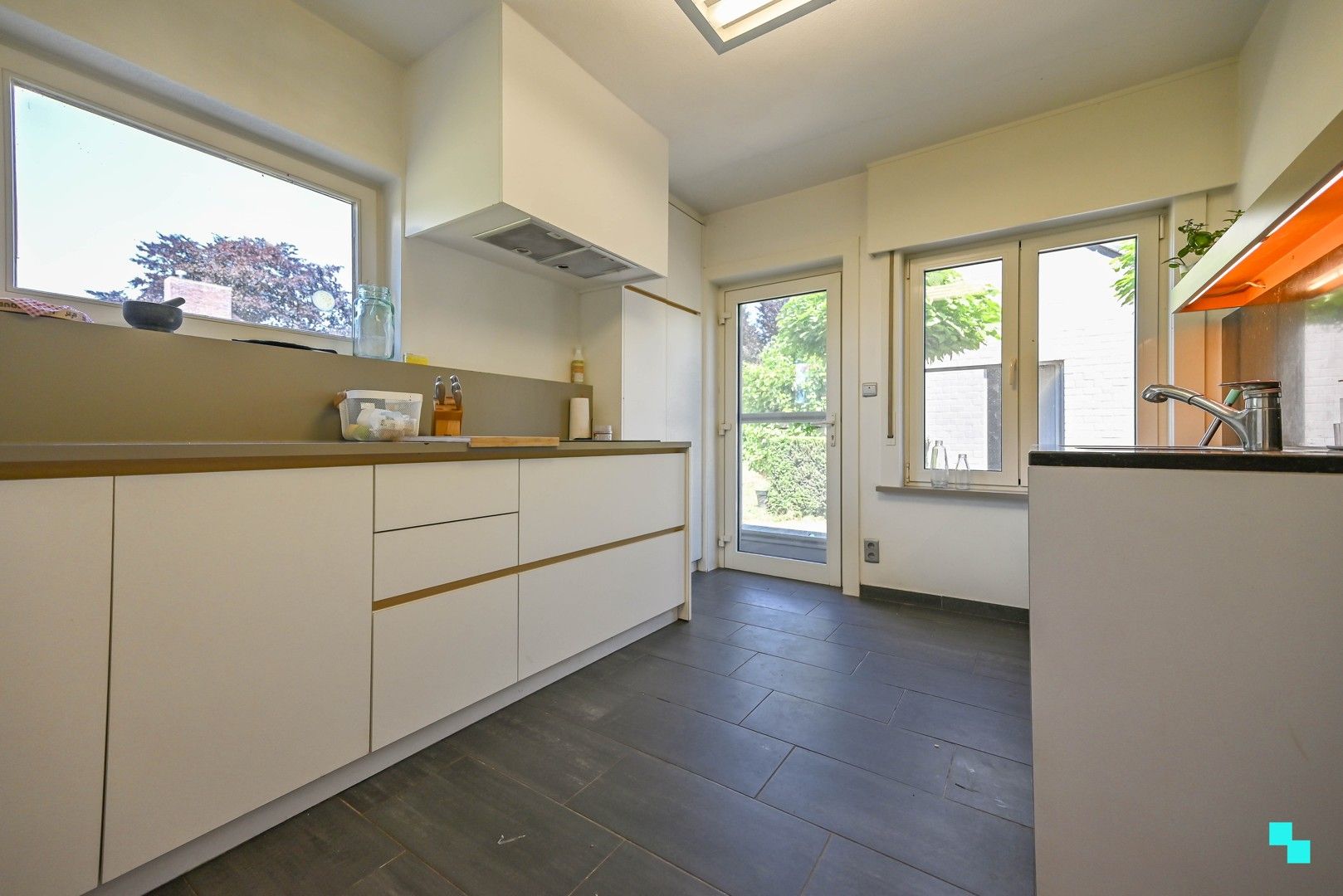 Ruime alleenstaande woning in een groene omgeving te Ardooie foto 9