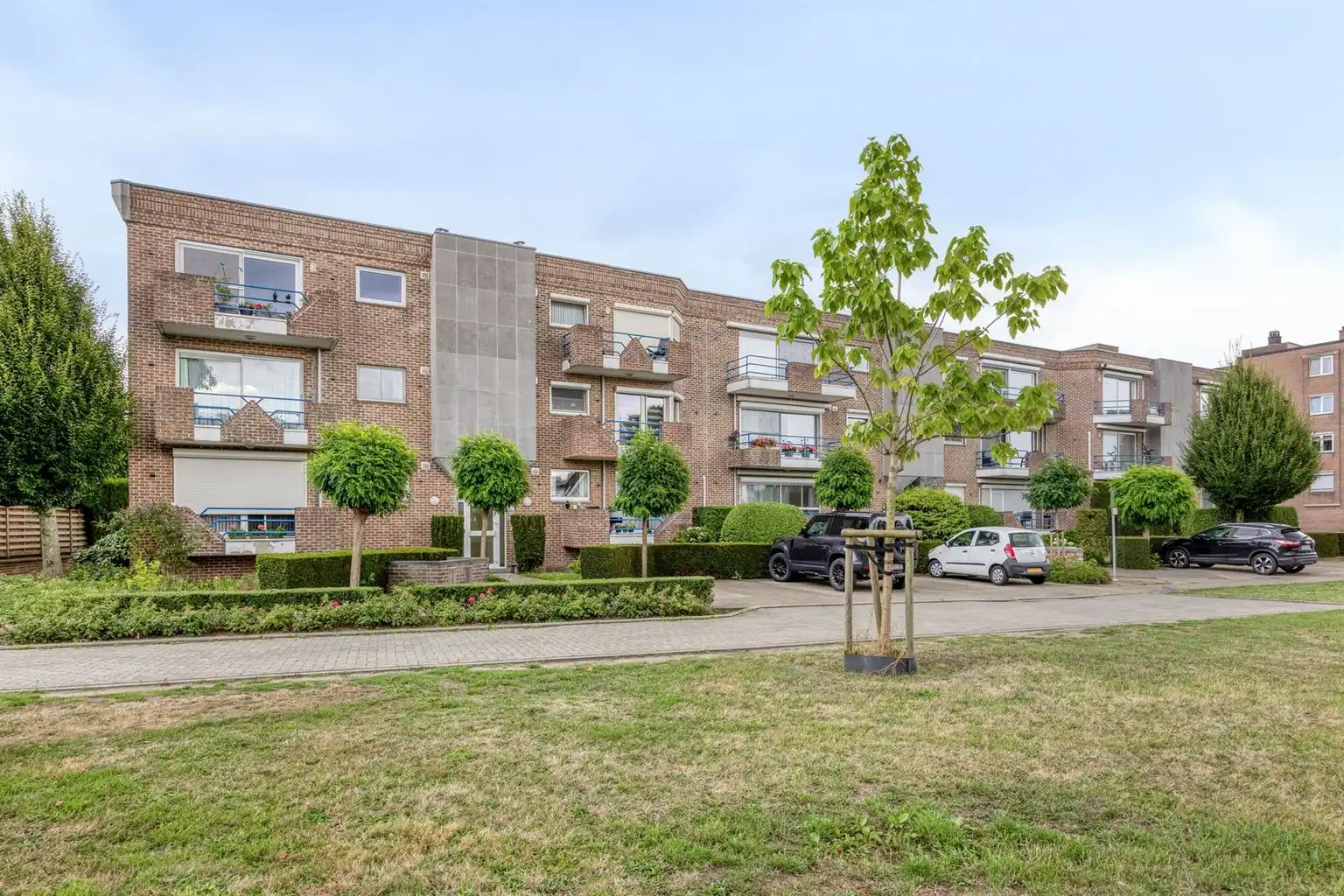 Ruim, gerenoveerd 2-slaapkamer appartement met terras, garagebox en aparte berging, gelegen vlak bij het centrum van Maaseik. foto 20
