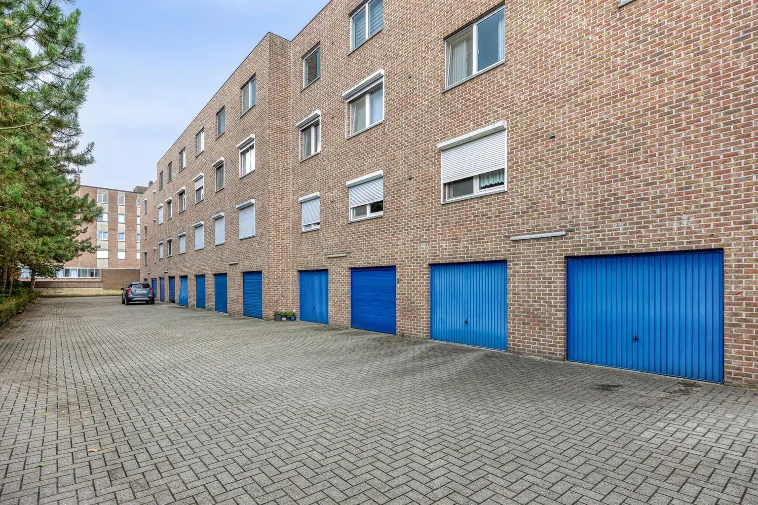 Ruim, gerenoveerd 2-slaapkamer appartement met terras, garagebox en aparte berging, gelegen vlak bij het centrum van Maaseik. foto 20