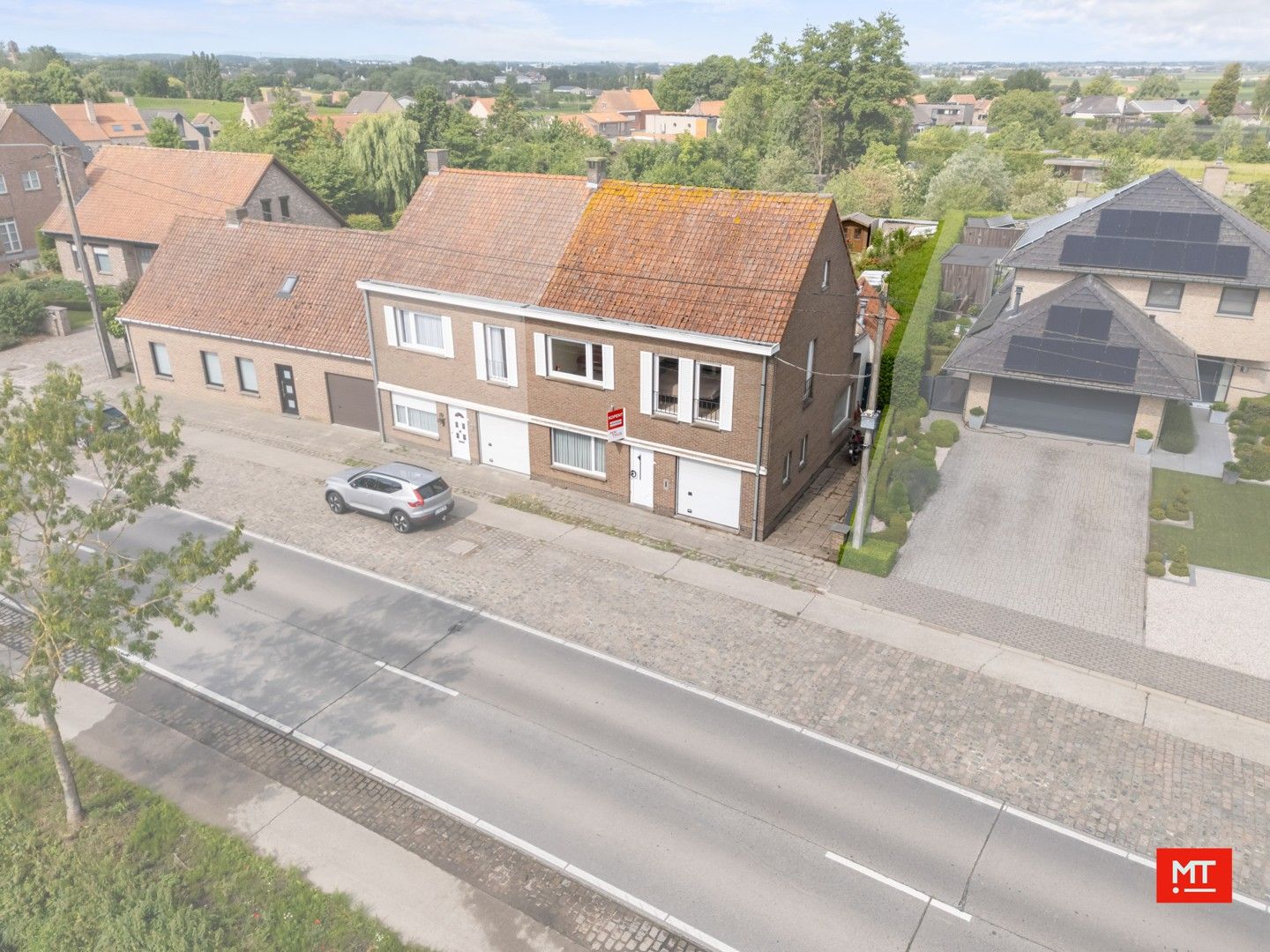 Op te frissen halfopen woning met 4 slaapkamers, tuin en garage foto 17