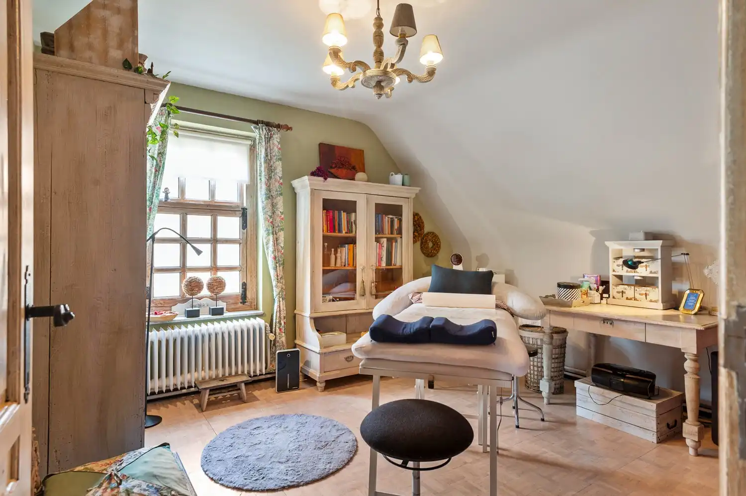 Charmante woning met 4 slaapkamers, grote tuin en dubbele garage foto 18
