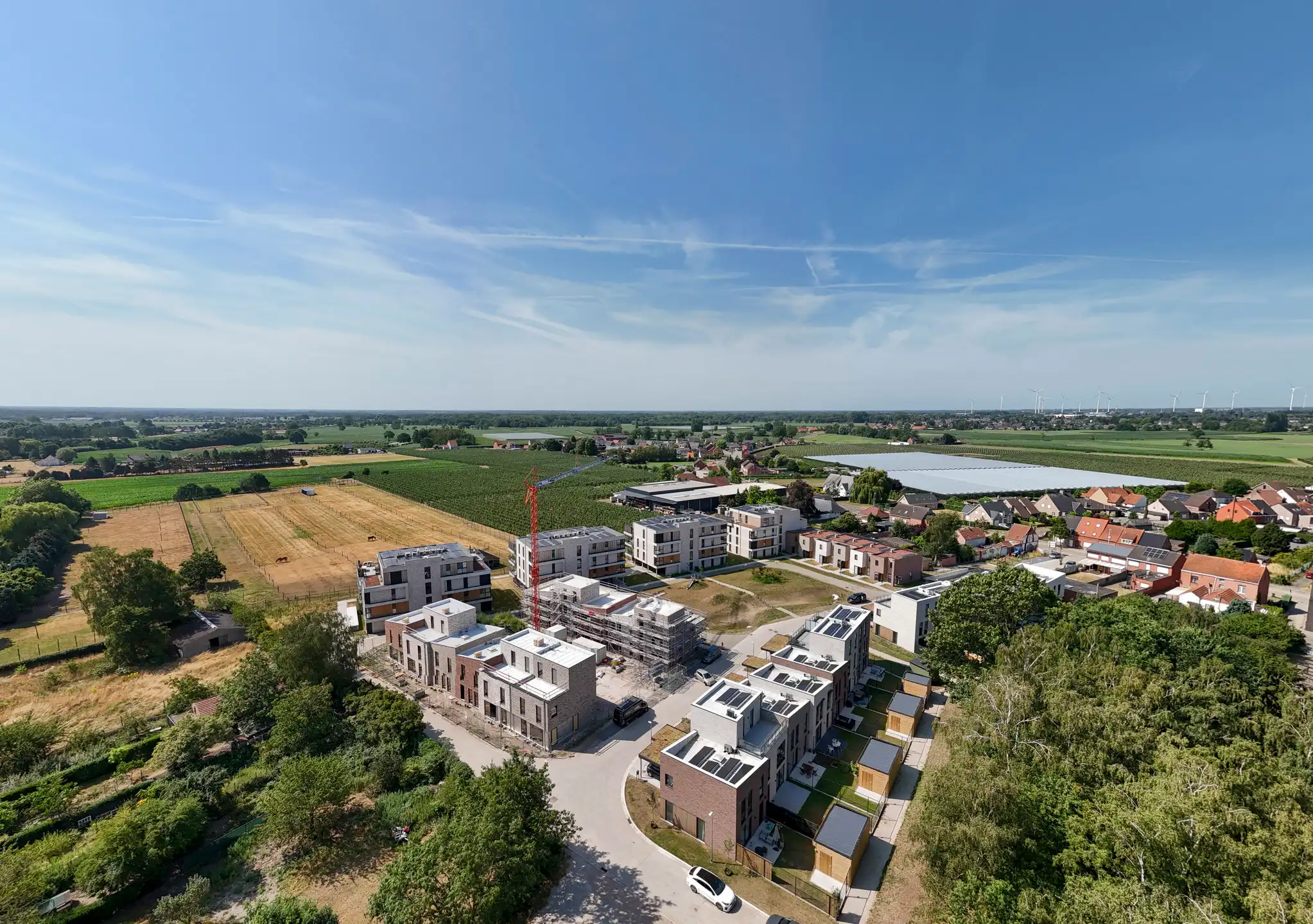 Halfopen woning met 3 slpks, parking en tuin met bijgebouw foto 2