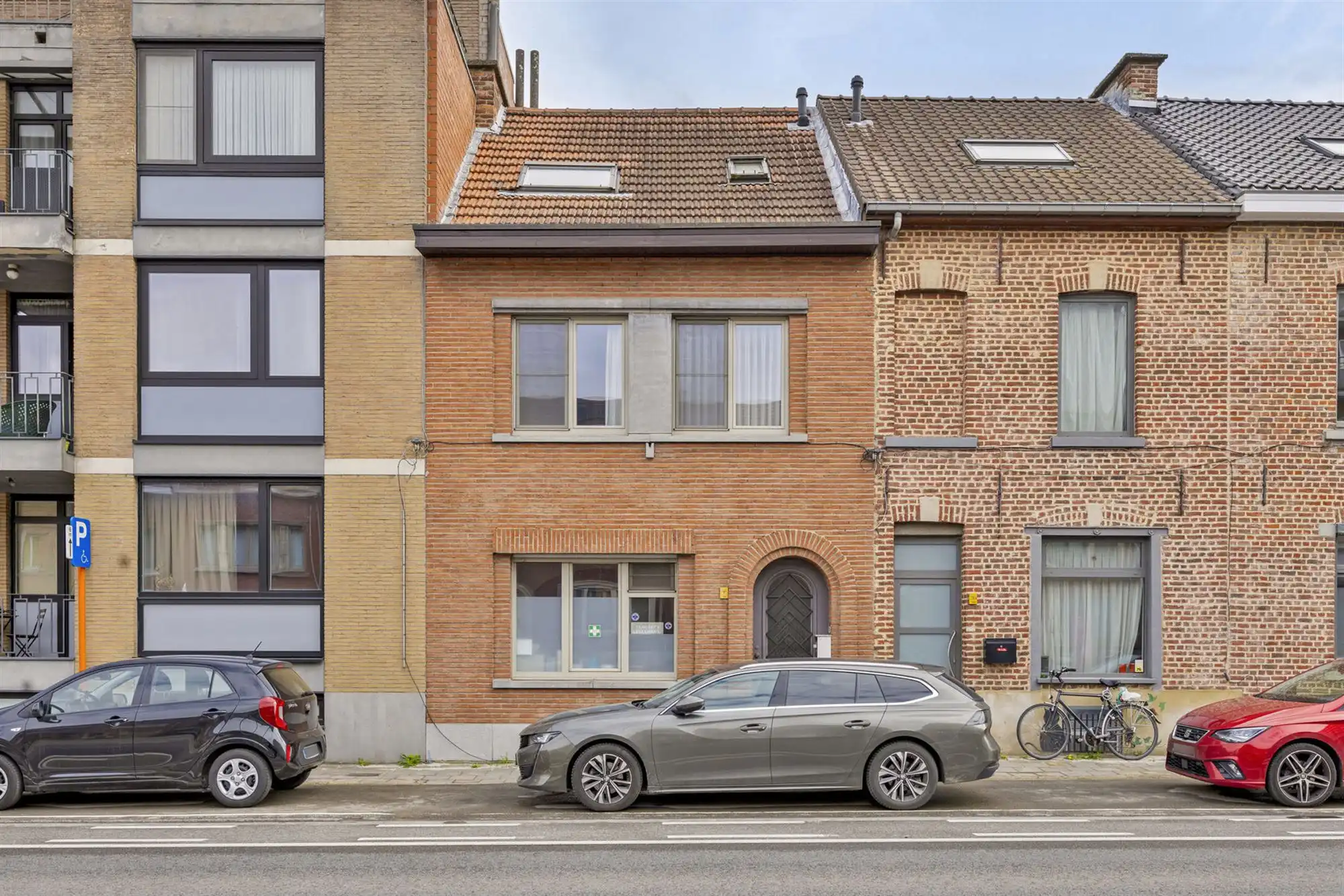 Opbrengsteigendom handel + duplexappartement foto {{pictureIndex}}