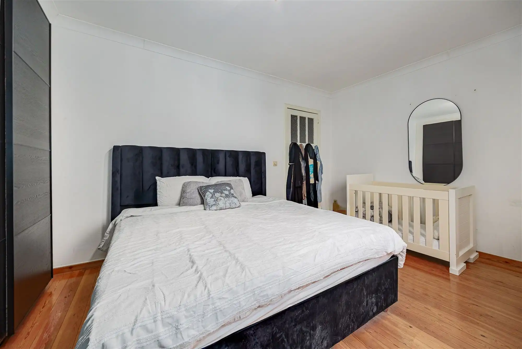 Woning met koer thans ingedeeld in 2 appt foto 5