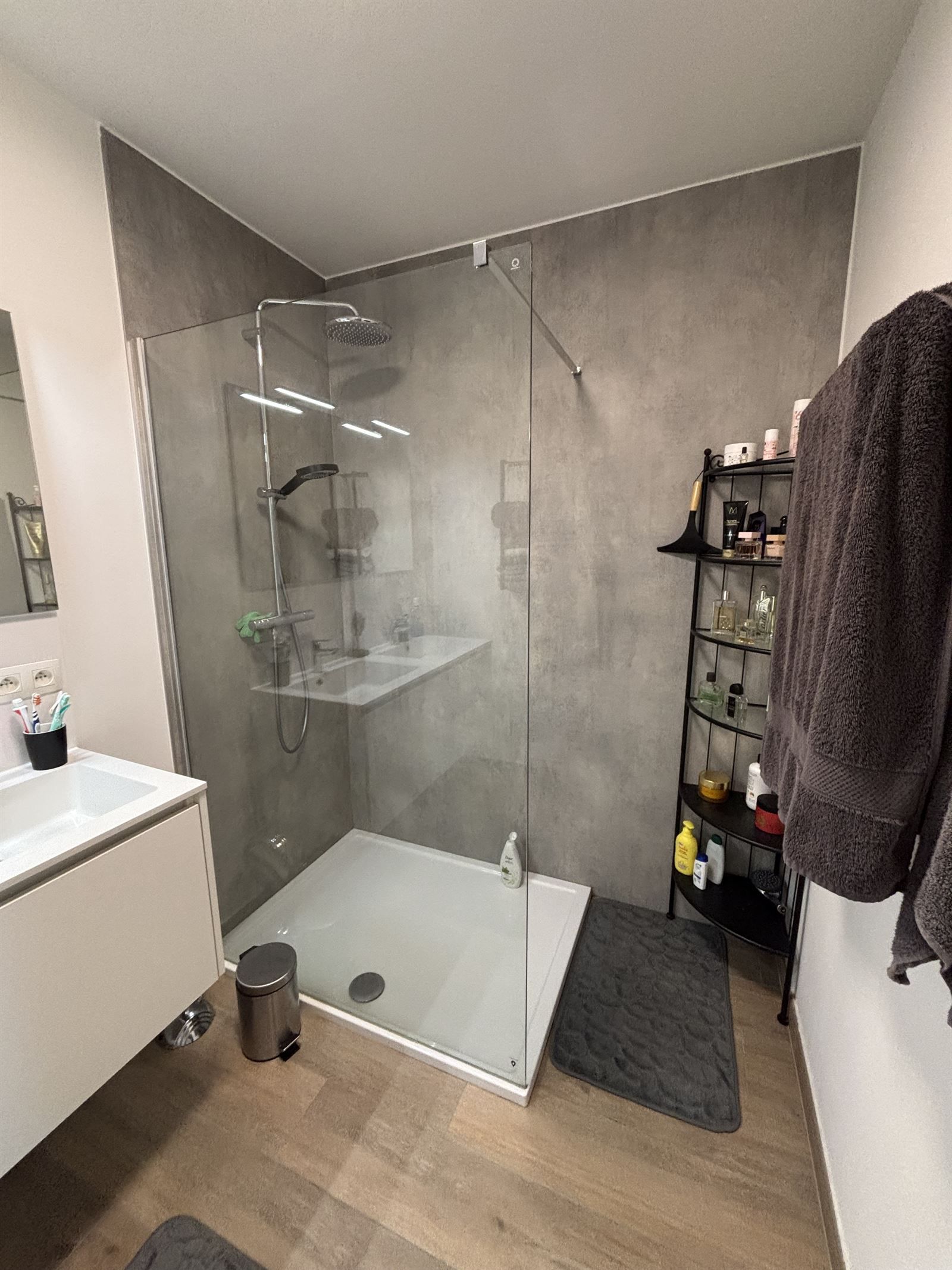 Gelijkvloers appartement met 2 slaapkamers en tuin foto 13