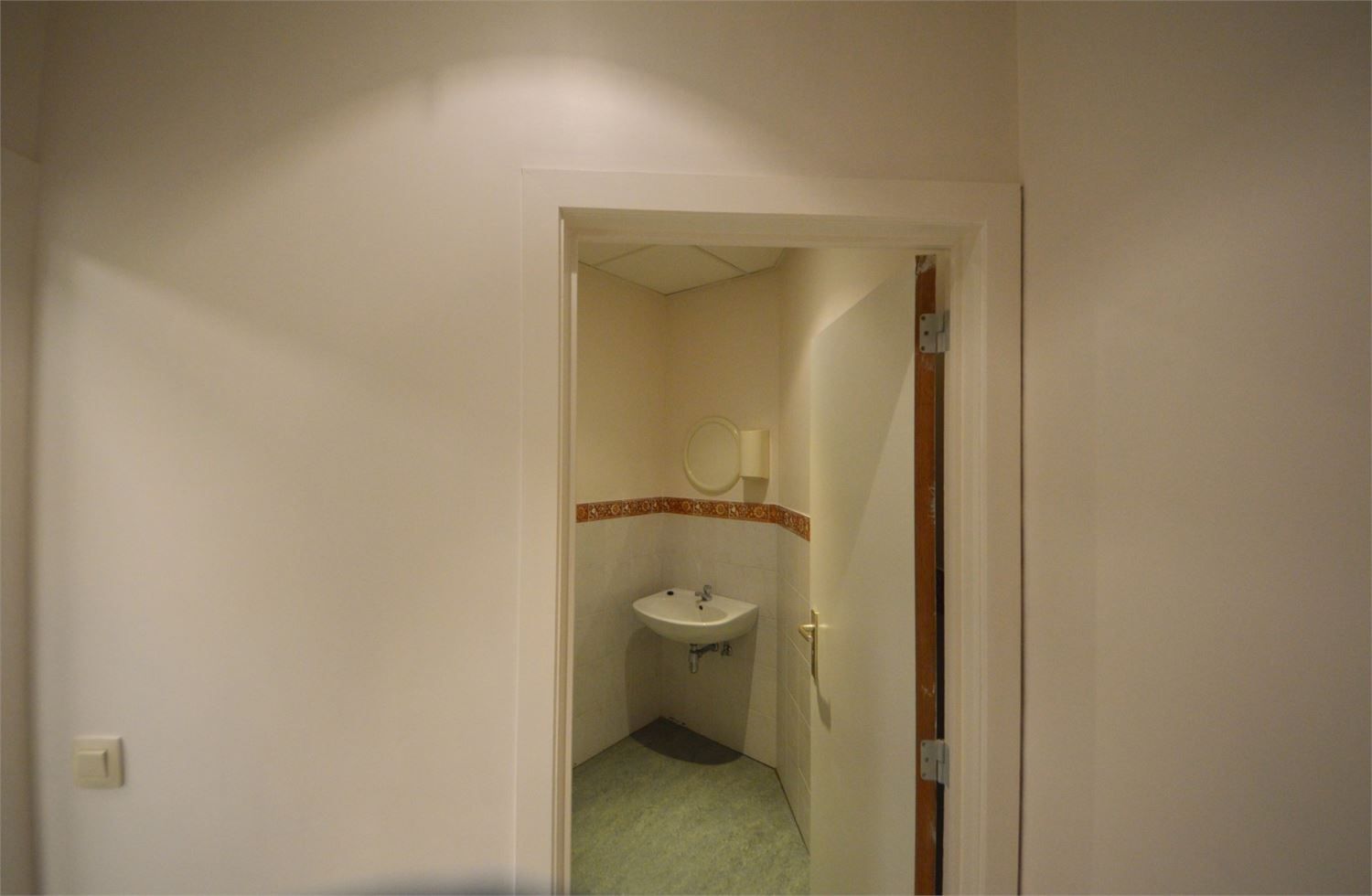 MAKKELIJK BEREIKBARE KANTOREN MET PARKING foto 11