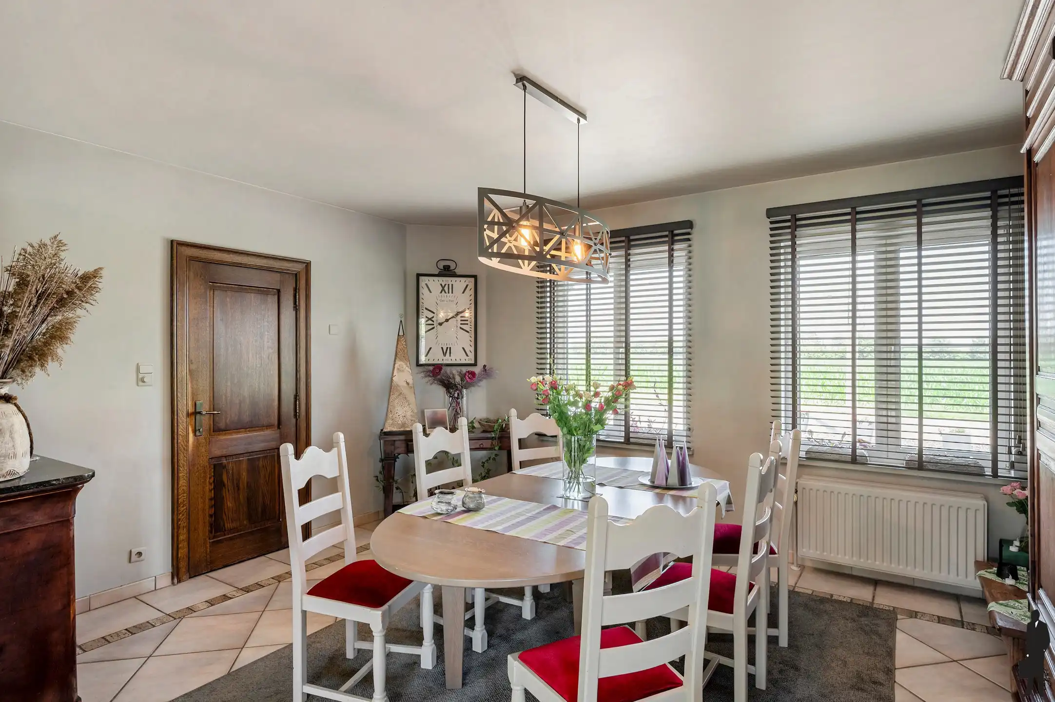Ruime vrijstaande villa met 4 slaapkamers, inpandige garage en zuidgerichte tuin op een perceel van 2.957 m². foto 5