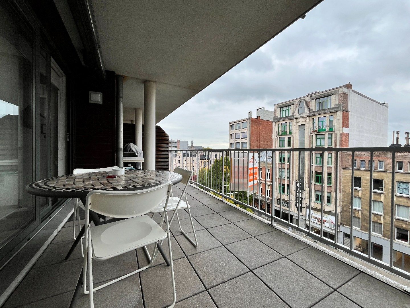 Riant 3 slpk-appartement met 2 terrassen en een garagebox foto 19
