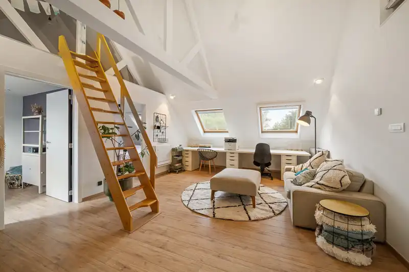 Hooglede – Verrassend ruime tussenwoning met villa-allures op 1.218 m² foto 16