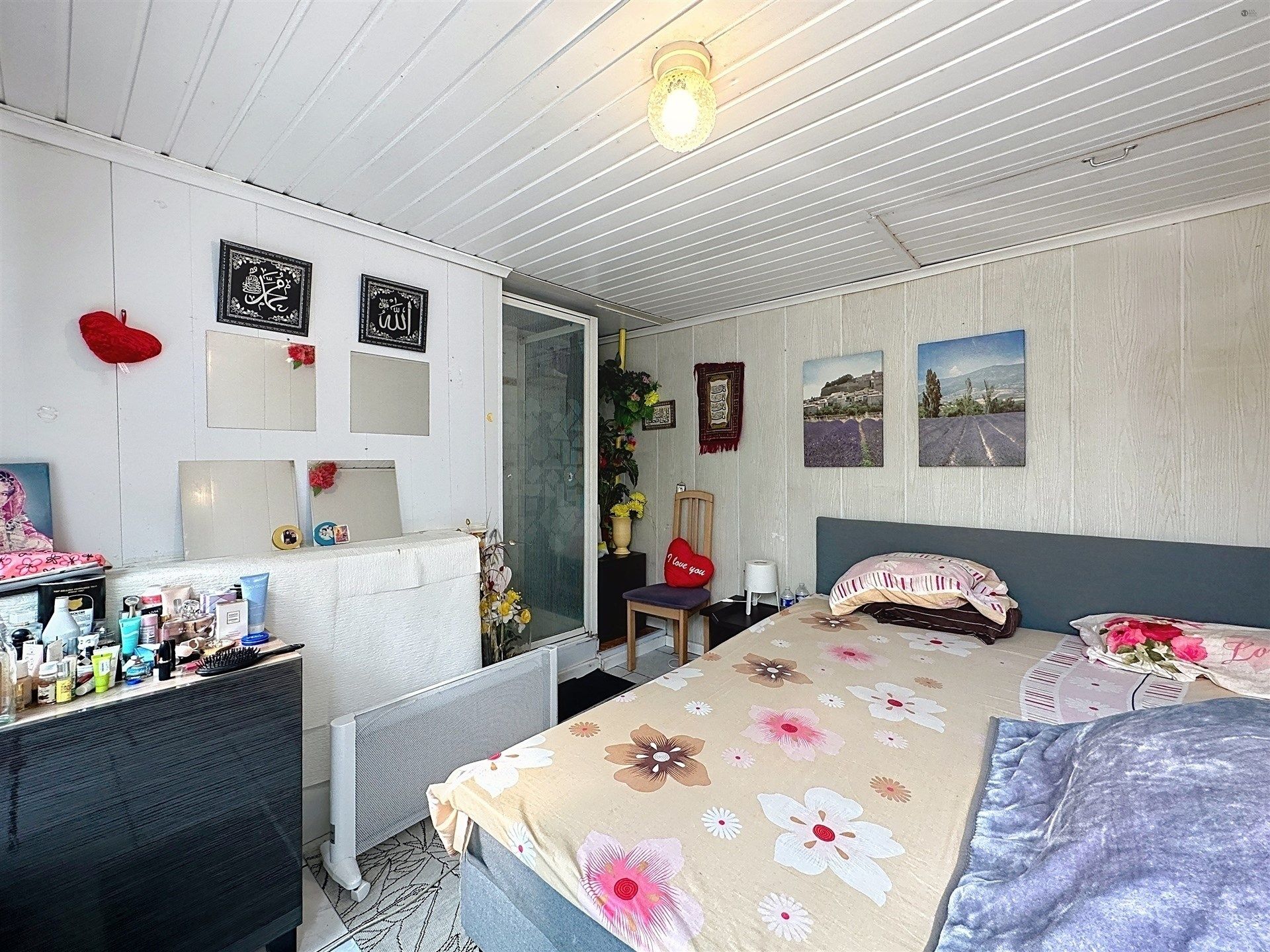 Half open gezinswoning met 4 slaapkamers, 2 badkamers en zonovergoten tuin.  foto 5