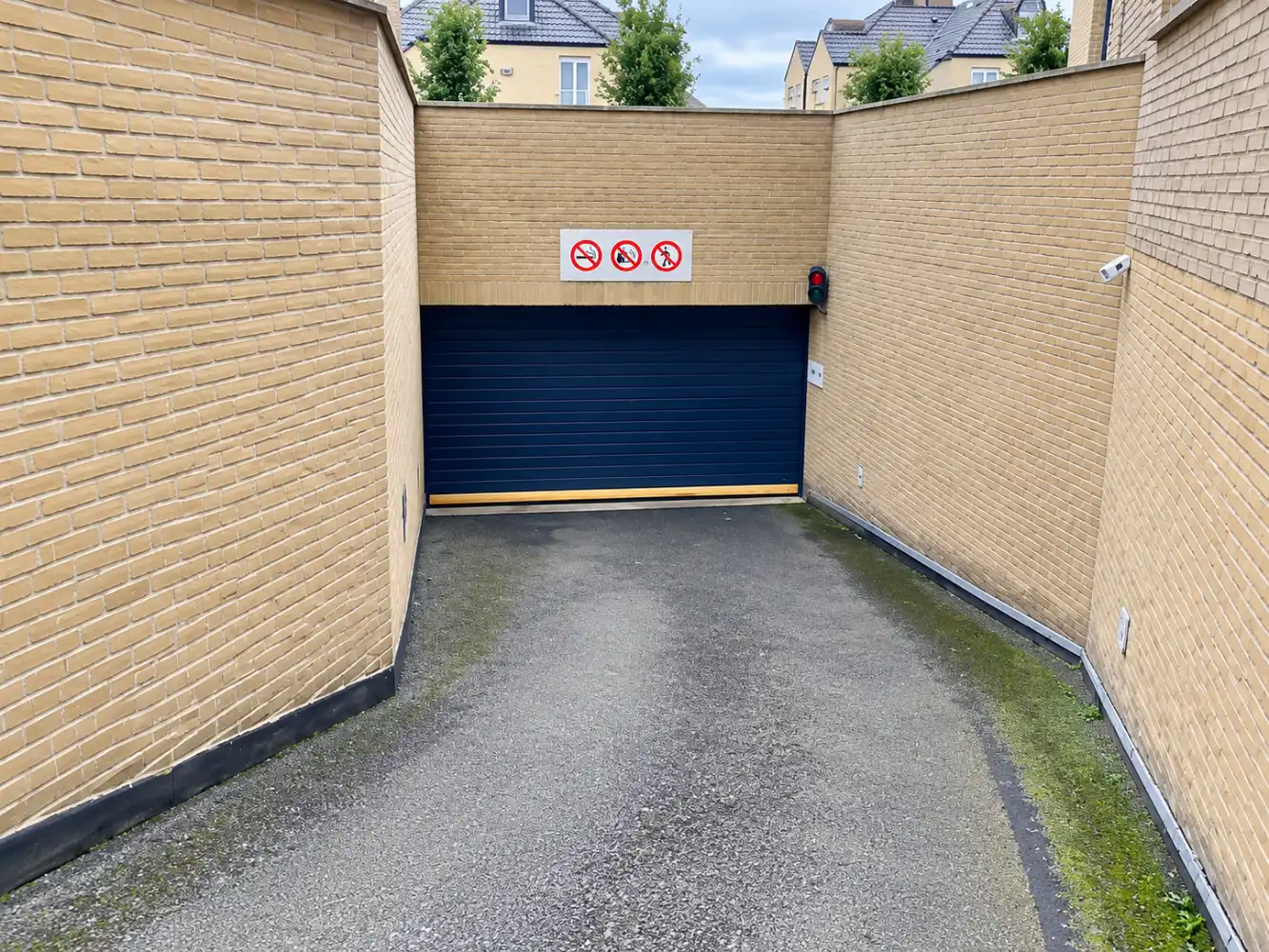 Ruime gesloten garagebox foto 5