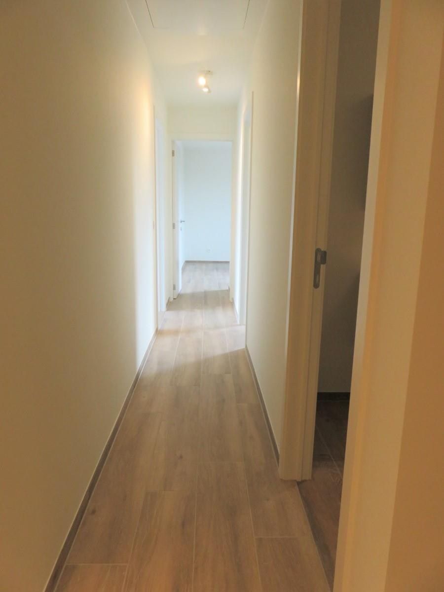 Dakappartement met 2 slaapkamers, terras en autostaanplaats! foto 11