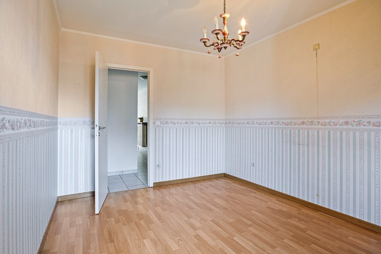Mooi 2-slaapkamerappartement in hartje Menen! foto 12
