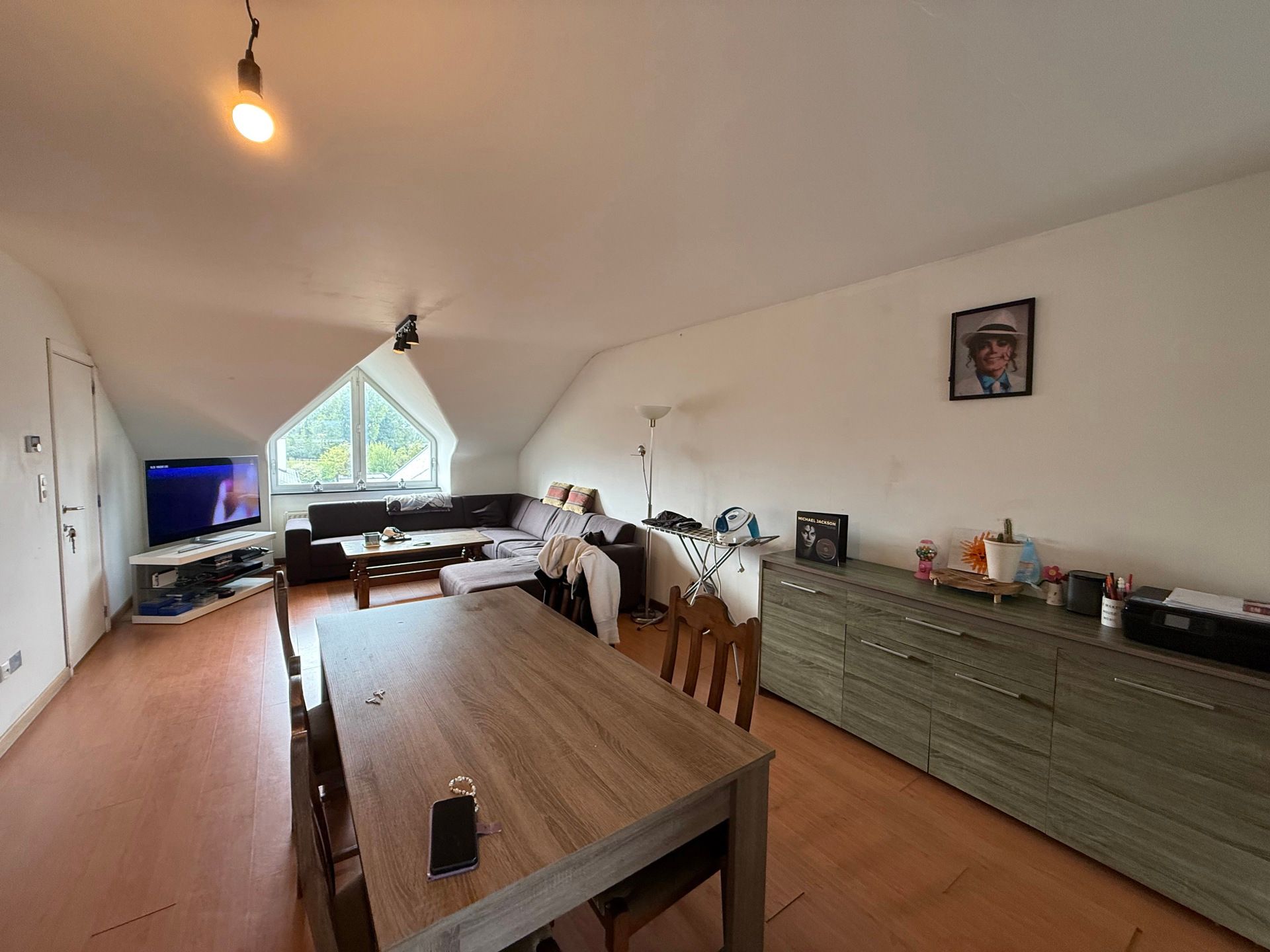 BURST - Dakappartement vlakbij het station. foto 2