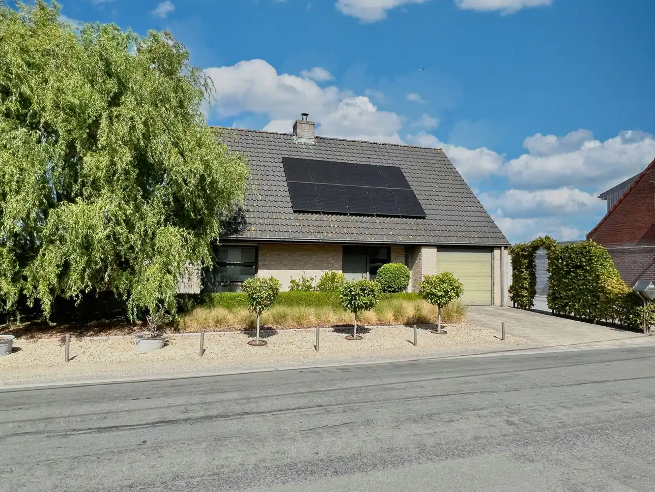 Instapklare woning (2002) + zonnig perceel (ca. 600m²)! foto {{pictureIndex}}