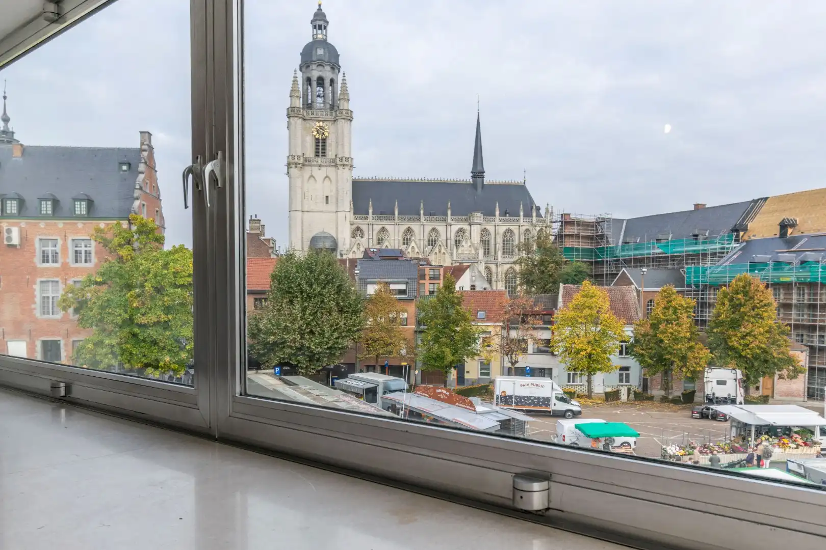 Een zeer ruim appartement te Halle! foto 9
