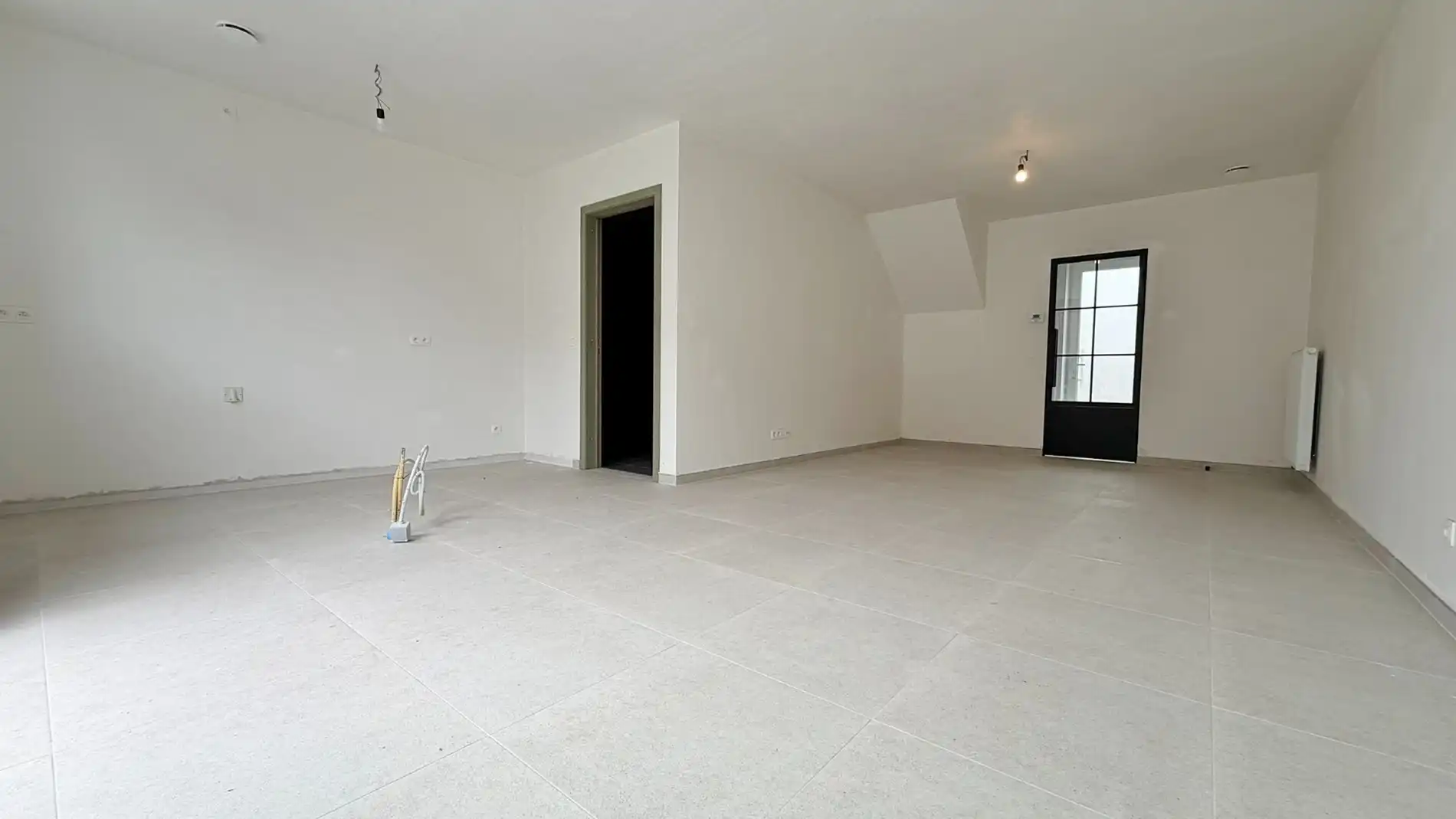 Energiezuinige instapklare woning met garage en tuin, rustig en heel centraal gelegen ( 6% BTW )  foto 4