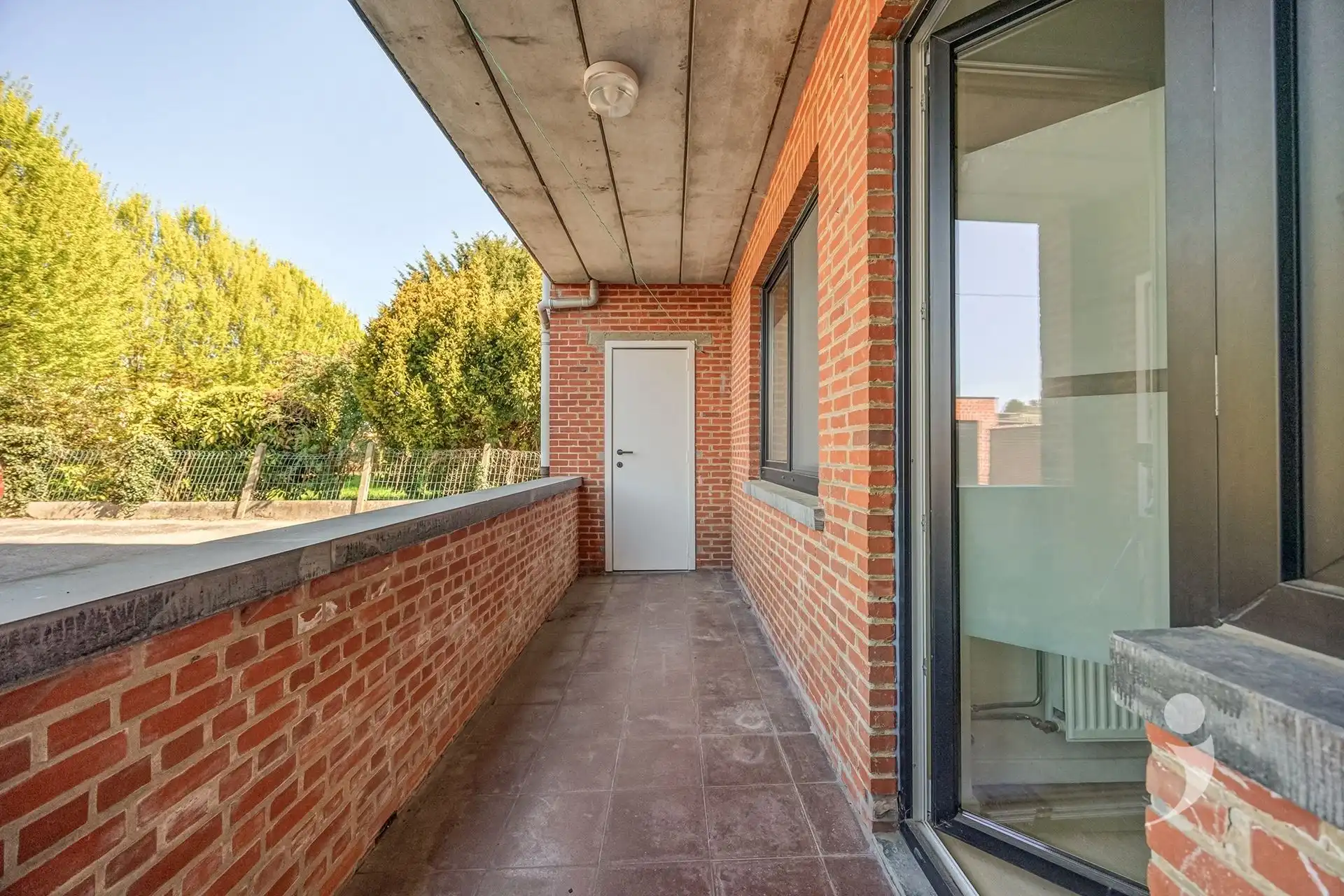 Gerenoveerd appartement met 2 slaapkamers, garagebox en staanplaats foto 22